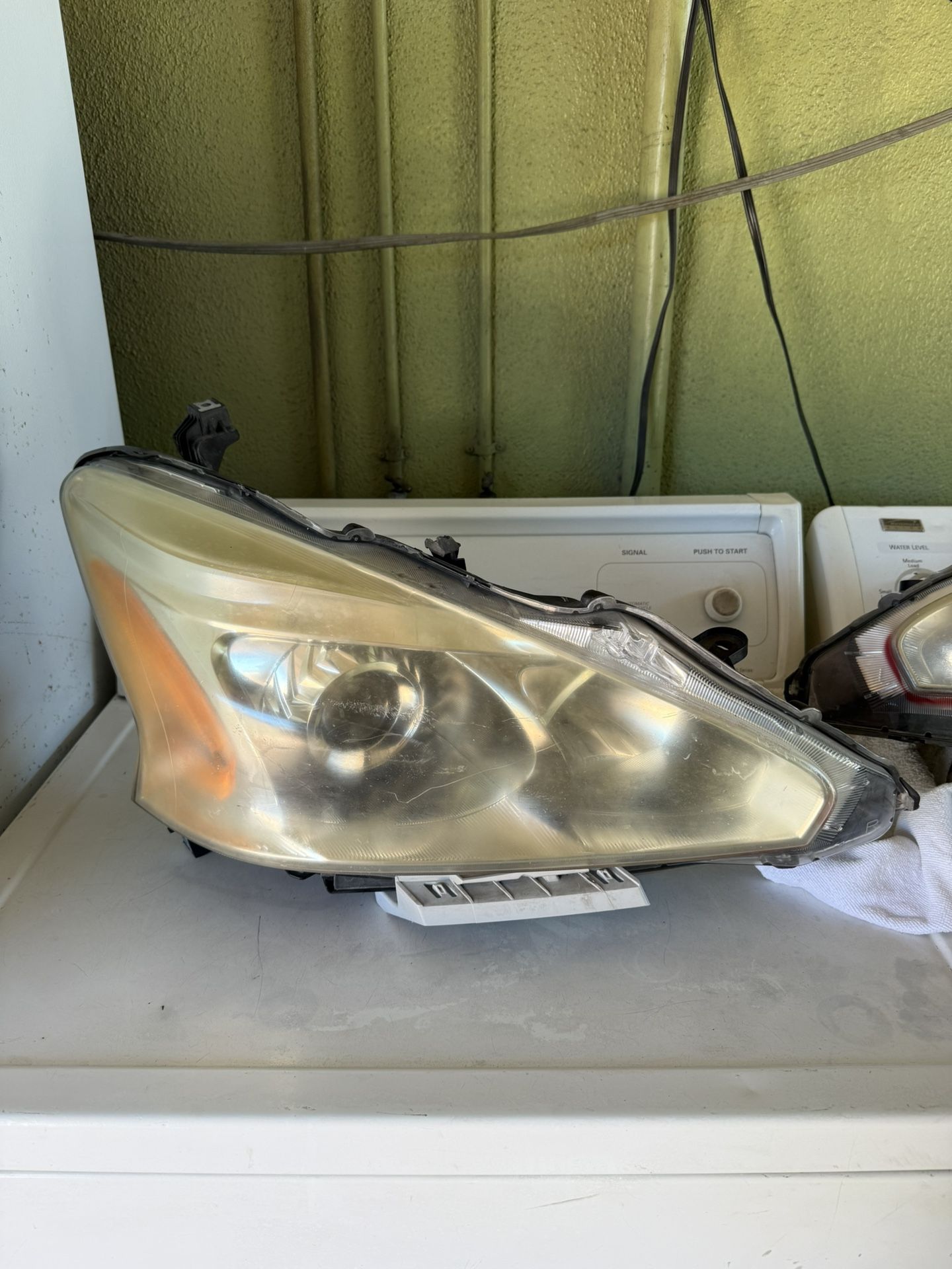 2014 Nissan altima headlights
