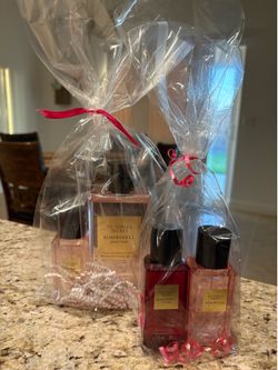 2 victoria’s Secret sets