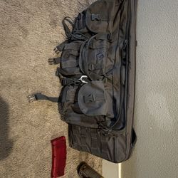 Airsoft Dual Weapon Bag plus speed loader and green gas can