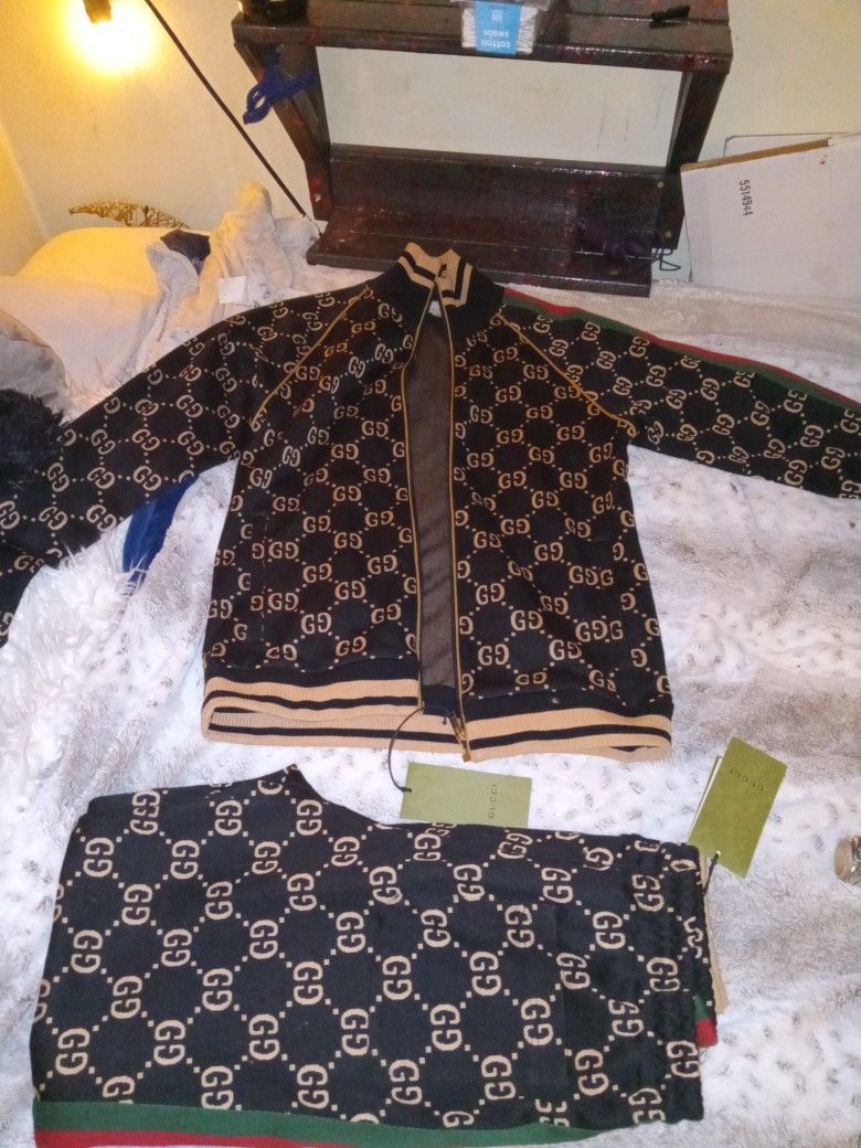 Authentic Gucci sweat suit from Gucci store! for Sale in Bellevue, WA