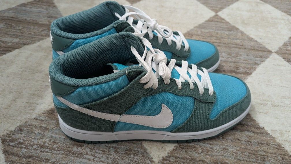 Nike Dunk Mid