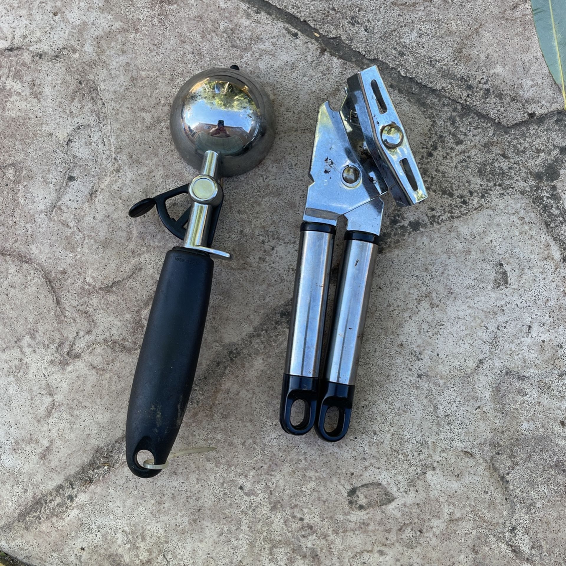 Vintage Benedict Deluxe Indestructo "30 to a Quart" Ice Cream Scoop and tin cutter