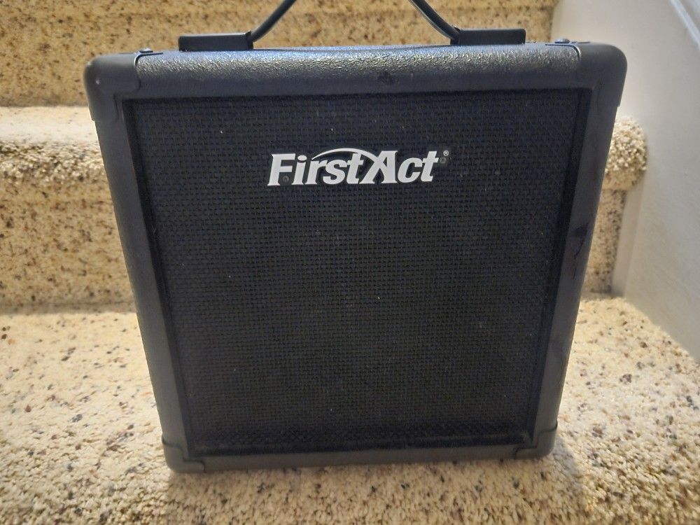 FIRST ACT GUITAR AMPLIFIER