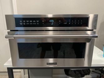 Frigidaire microwave 30 inch built-in works perfect in good condition for delivery to your garage