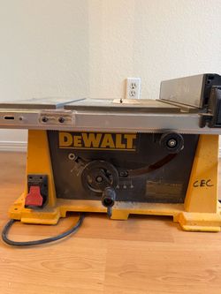 Table saw DEWALT