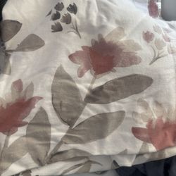 White/Floral Shower Curtain&Matching Shower Towels 