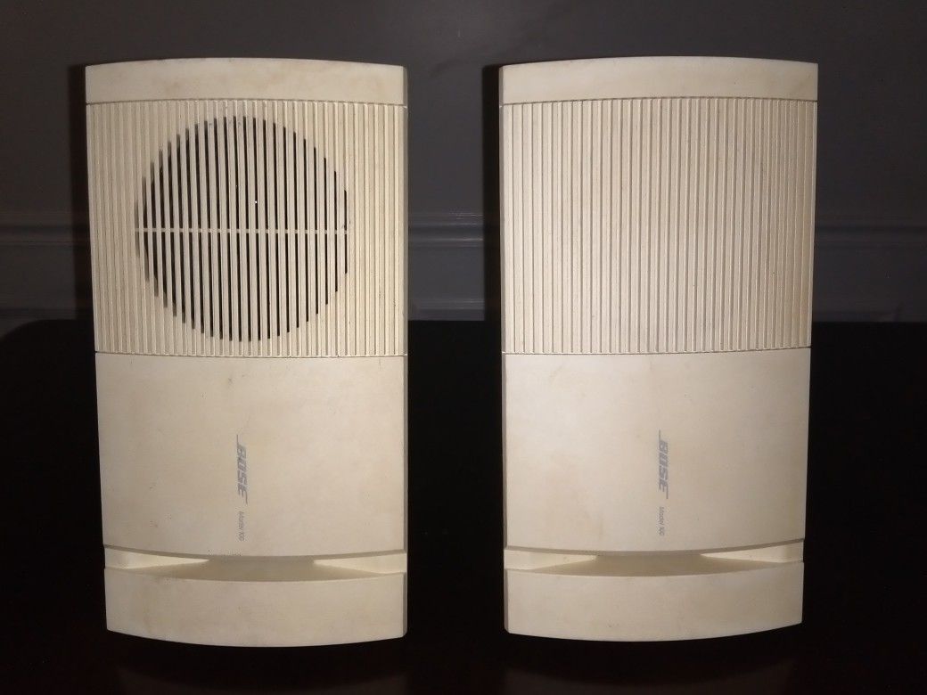 Set of 2 BOSE Outdoor speakers, Model 100 speaker's