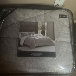 Uggs King Size Blanket With Pillows , New 