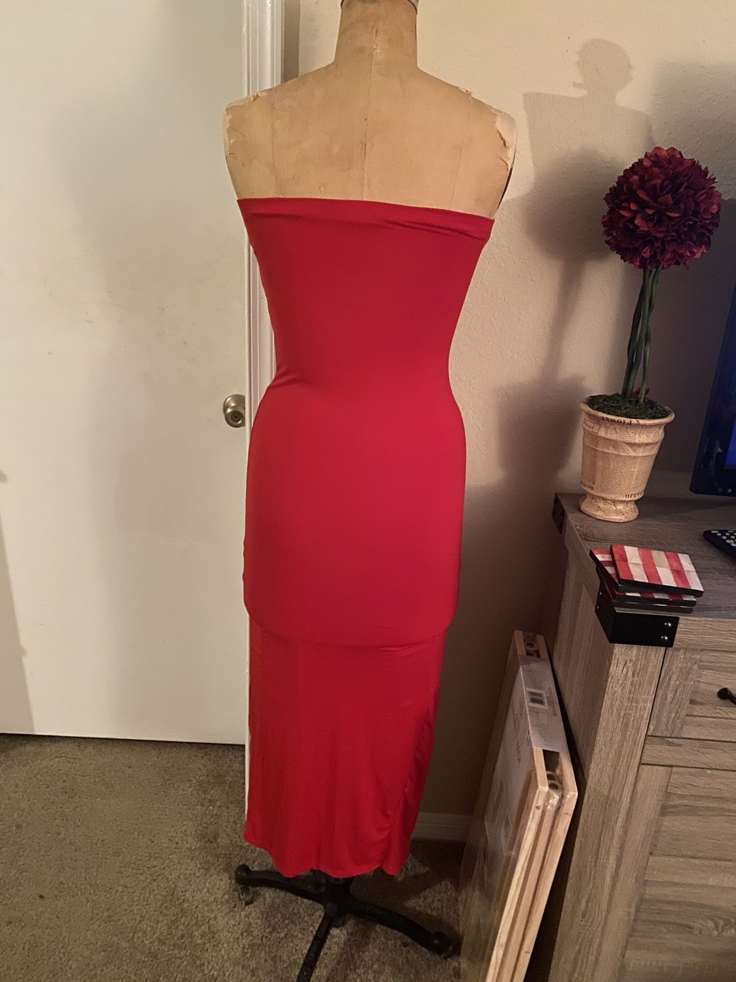 Strapless fitted dress (small)