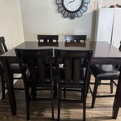 Dining Set For Sale. 