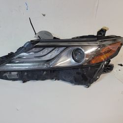 2018 - 21 - TOYOTA CAMRY- LEFT- HEADLIGHT 