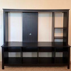 Entertainment center