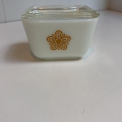 Pyrex Butterfly Gold Dish With Lid