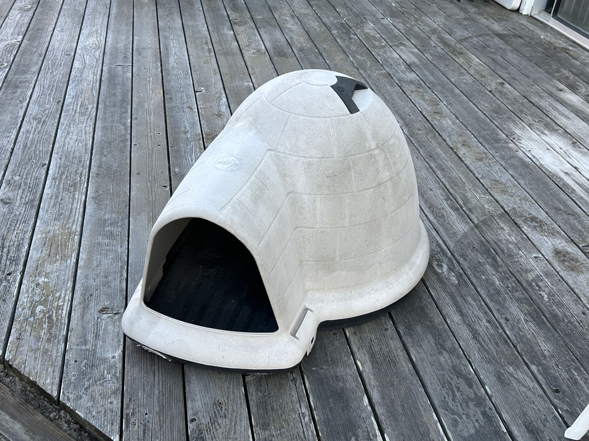 Igloo Dog House