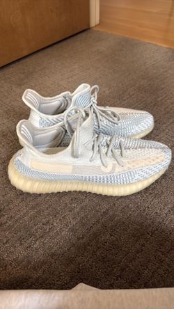 Yeezy cloud size 10