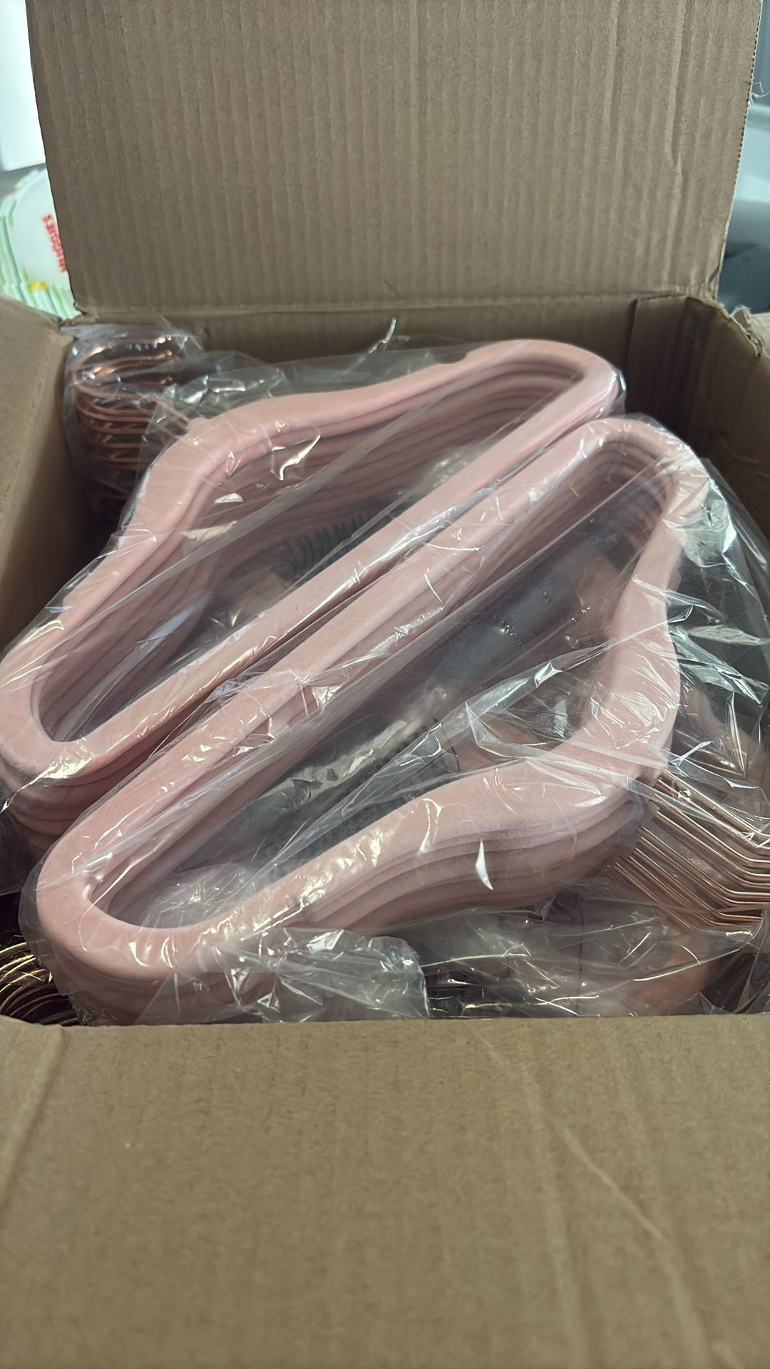 Pack of 50 baby hangers, 11.8 x 8.1 inches, 360 ° rose gold swivel hooks, velvet hangers for nursery space-saving clothes, non-slip, pink