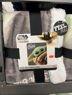 Mandalorian The Child Yoda LucasFilms Cloud Touch Sherpa Throw Blanket, Grey