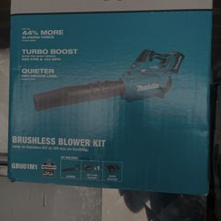 Makita 40v Blower Kit With Battery And Charger.  Brand New 