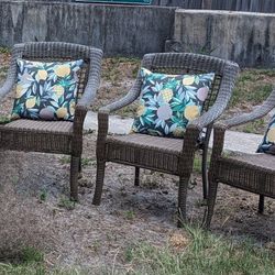 4 Hampton Bay Chairs And Coffee Table 