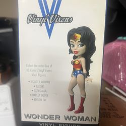 Wonder Woman Figurine 