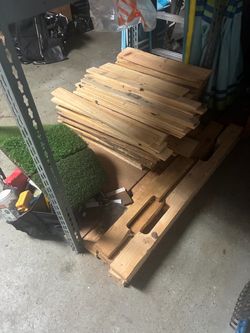 Free wood from pallets for hobbies or crafts