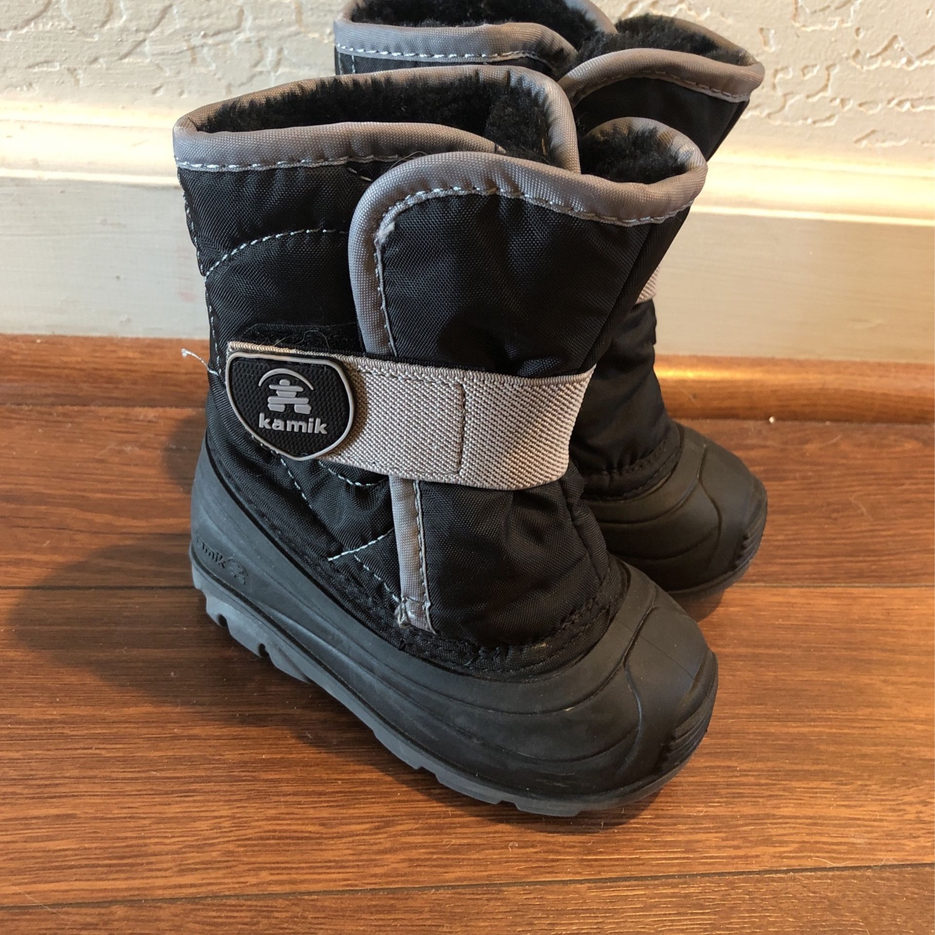 Kamik Toddler Boots - :size 6 Like New