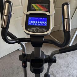 PERFORMANCE INTERACTIVE SERIES ELLIPTICAL