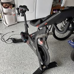 Amazing Condition Peloton Stationary Bike 