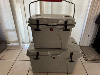 26 & 73 Quart Everbilt Coolers