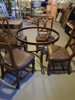 Table And 4 Chairs With Glass Top