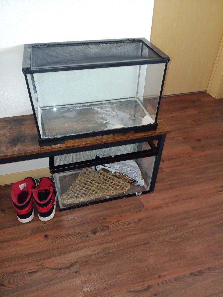 Two 20 Gal Tanks With Top