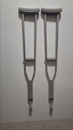 Adult Adjustable Aluminum Crutches – Like New