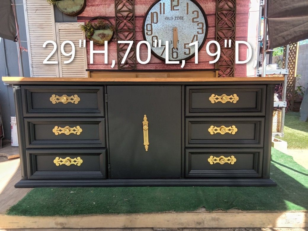 Vintage Black 9/Drawer Dresser 