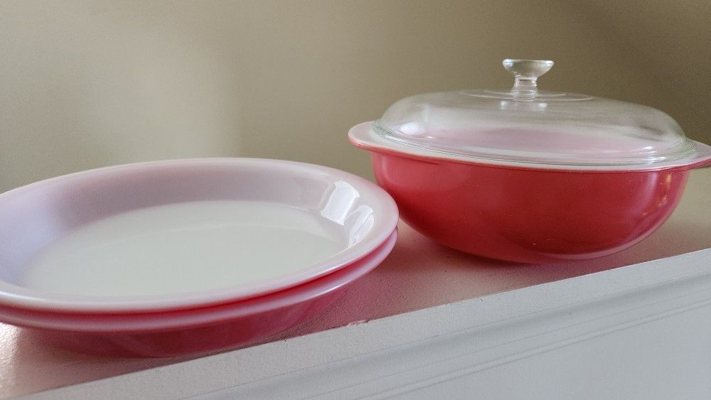 Pyrex Pie Plates and Bowl