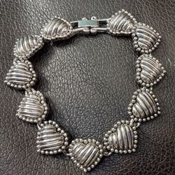 HEART  SILVER/PEWTER DIMENSIONAL TEXTURED LINKED DOTTED HEART  LINK CLIP CLAPS BRACLET