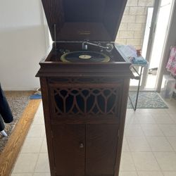 1920’s Silvertone Phonograph 