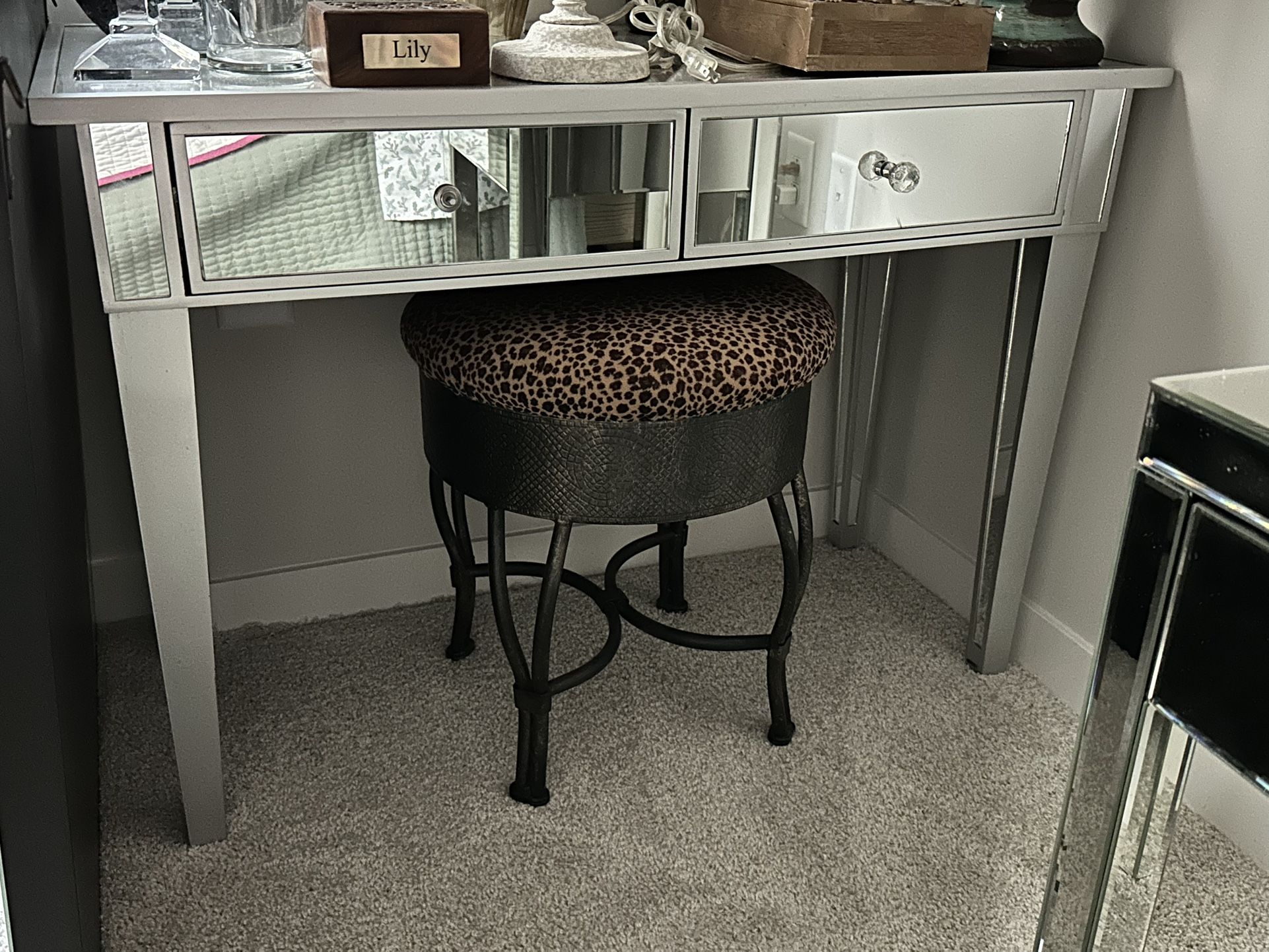MIRRORED DESK / VANITY