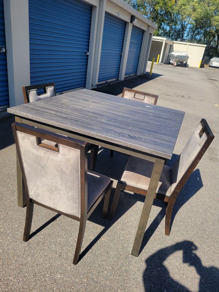 DINING SET