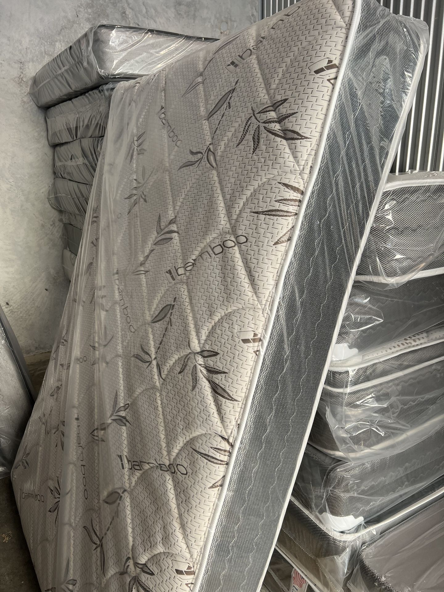 Mattresses: twin full  queen regular  Colchon Nuevo Colchones plush or pillow top available cama bed mattress