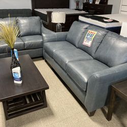 Beautiful Leather Sofa &Loveseat✨💚 Easy Financing Available ✨✅