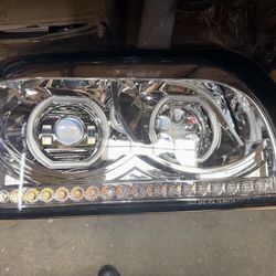 1996 to 2010 Freight Liner Century Right Side Passenger Side Headlight Luz Mica Derecha Pasajero 