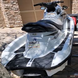 2001 WAVERUNNER JET SKI.   GOOD CONDITION.      SERIOUS INQUIRIES ONLY...NO SCAMMERS 