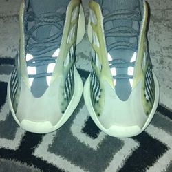 Adidas Yeezy 700s