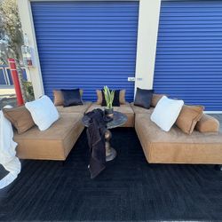 Sectional/couch/Sofa, Size 117x77, Material: Suede, Delivery Available 