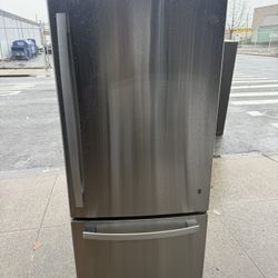 refrigerator new 30 inches  bottom freezer 