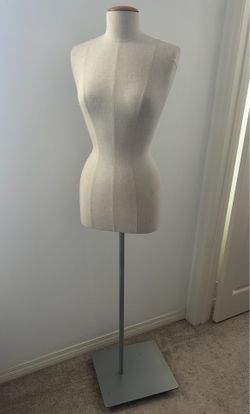 Female mannequin adjustable height