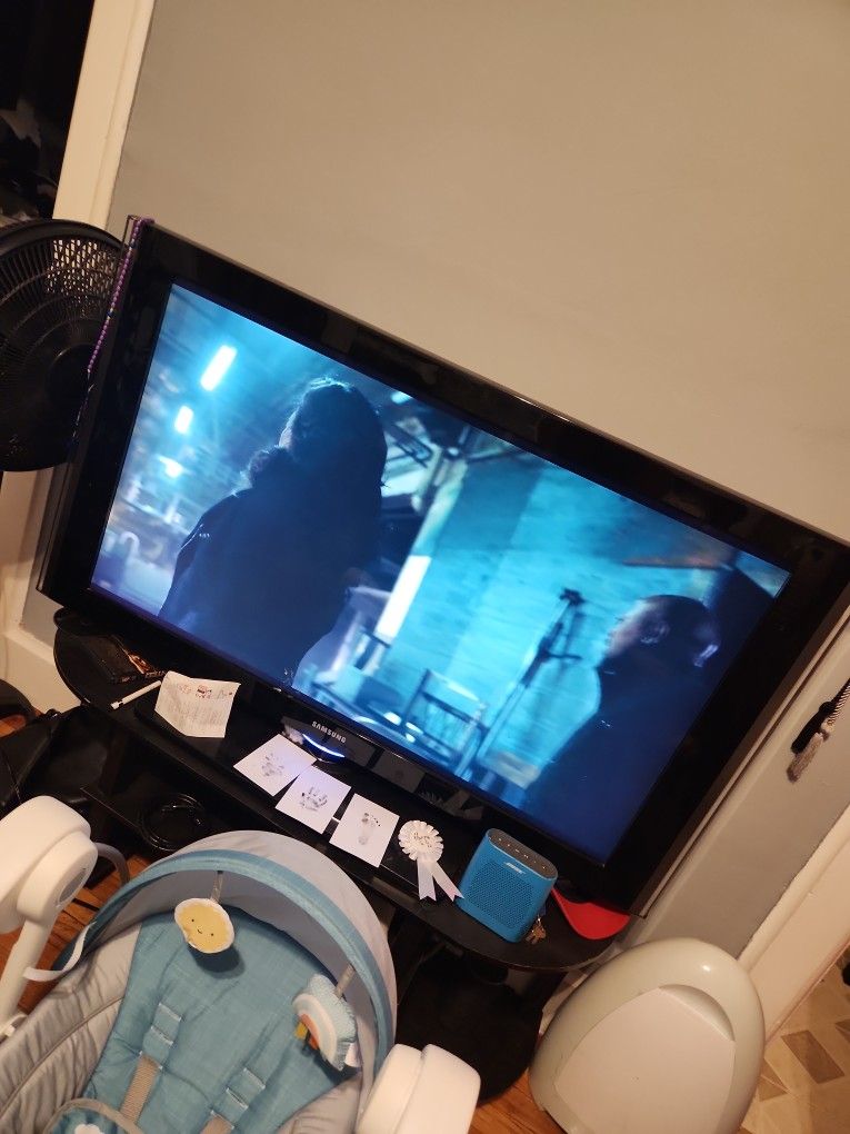 40" Samsung Flat Screen