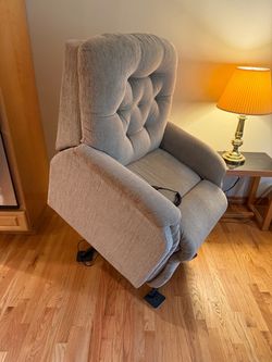 Power Lift Lazy Boy Recliner Chair