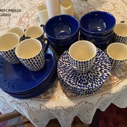 New, 32 Piece Home Decorators Collection Rosaline Stoneware Dinnerware Set