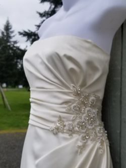 NWOT Ivory Strapless Wedding Dress Size 12